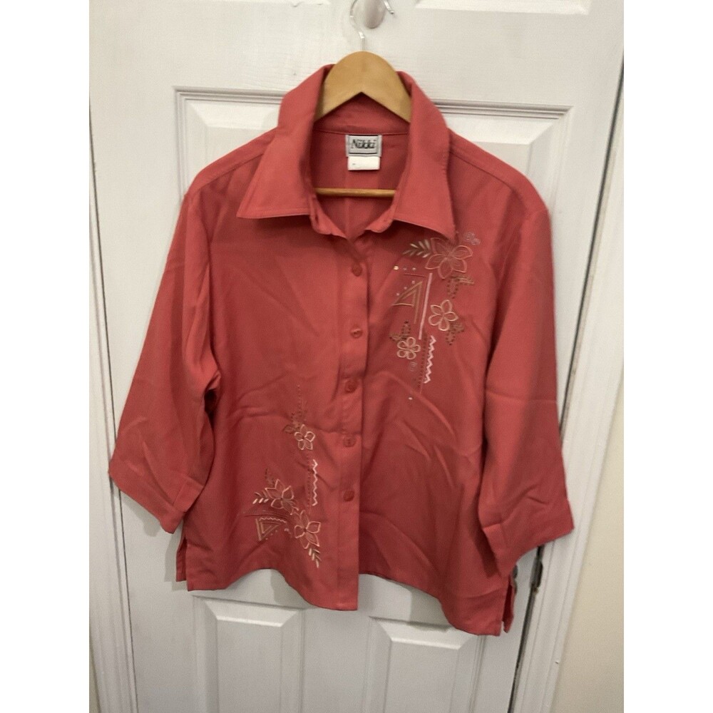 VTG Nikki brand 18 coral shirt features embroidered floral motifs